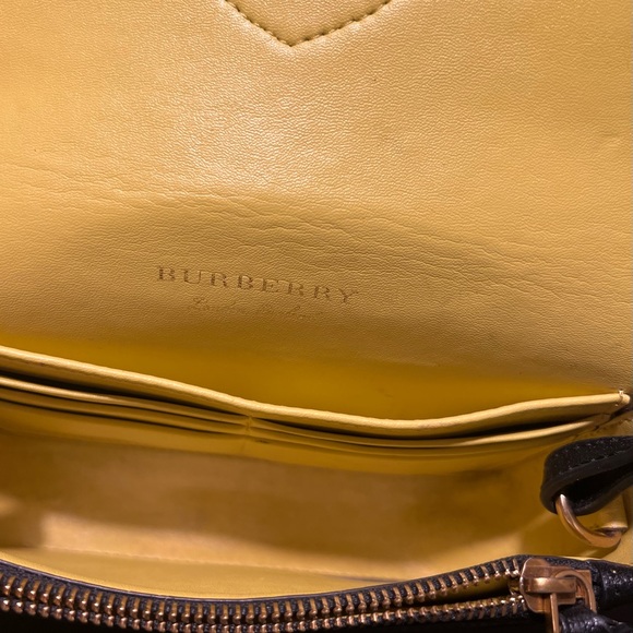 Burberry Hampshire Shoulder Bag Leather Small - Picture 9 of 16